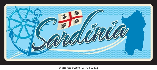 Isla de Cerdeña Ciudad italiana placa de viaje retro. Postal de la isla italiana, signo de lata de Vector con silueta de mapa, ancla de escudo de armas y volante, Anuncio retro. Placa vintage de la región europea