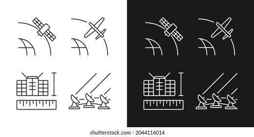 Tecnologías satelitales iconos lineales establecidos para el modo oscuro y luminoso. Geoestacionario, drone, nano, satélites terrestres. Símbolos de línea delgada personalizables. Ilustraciones aisladas del contorno vectorial. Trazo editable