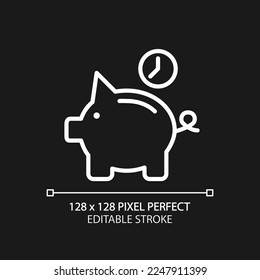 Ahorra dinero para el futuro icono lineal blanco perfecto para el tema oscuro. Ahorro de jubilación. Banco de cerdas. Ilustración de línea delgada. Símbolo aislado para el modo nocturno. Trazo editable. Tipo de letra arial utilizado