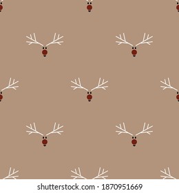 Gráficos vectoriales escalables. Patrón de Navidad sin fisuras en colores pastel. Caricatura tradicional de Navidad - ciervo de fondo beige.