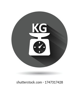 Icono de escala en estilo plano. Ilustración portadora Kilogram dumbbell sobre fondo redondo negro con efecto de sombra larga. Concepto de negocio de botón de círculo de gimnasio.