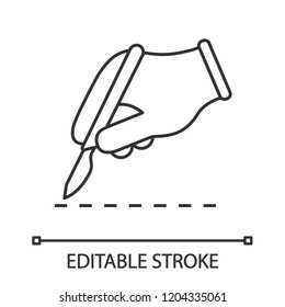 Scalpel skin incision linear icon. Plastic surgery. Thin line illustration. Surgical incision. Surgeon’s hand. Contour symbol. Vector isolated outline drawing. Editable stroke