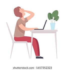 Joven asustado cubriendo con los ojos sus manos mientras mira su computadora portátil Ilustración vectorial plana