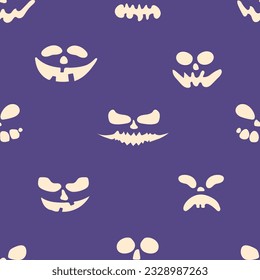 Gruselige Halloween-Gesichter nahtloses Muster. Helloween Feiertag unendlicher Hintergrund mit unscharfem Kürbischarakter. 31. Oktober Wiederholung Druck. Flache Vektorgrafik