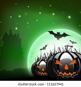 Calabazas atemorizantes sobre el brillante fondo de Halloween de la noche de luna llena con murciélagos voladores y la adorada silueta de casa. EPS 10.
