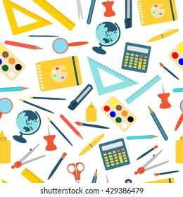  Accesorios escolares sin patrón. Bolígrafos, lápices, globos, calculadoras, pinturas, álbumes.  Fondo de papelería de oficina