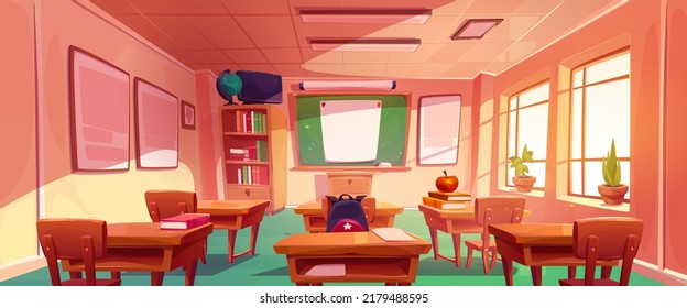 Escolar con pizarra verde, mesas y sillas de madera, biblioteca, globo y tv. Ilustración vectorial de la clase vacía interior con afiche blanco en la pizarra