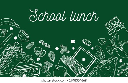 Composición del almuerzo escolar. Contenedores de comida, sándwiches, nueces de loncha y frutas en la parte inferior de la página. Ilustración de esbozo de vector de contorno dibujado a mano sobre fondo verde