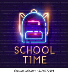 Señal de neón de tiempo escolar. Mochila para la escuela, viajes, turismo icono brillante.
