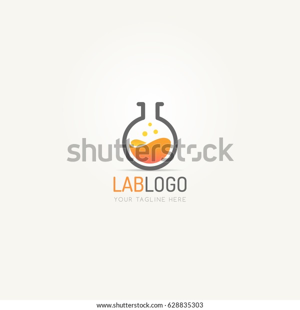 ベクター画像の中にオレンジの液体を持つ科学研究室のビーカーのロゴ