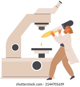 Científico realizando experimentos con microscopio enorme. La niña gotea de pipeta a lupa. Mujer con abrigo blanco trabajando con equipo de laboratorio. Idea de educación, microbiología, ciencia.