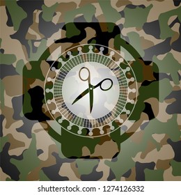 scissors icon inside camouflage texture