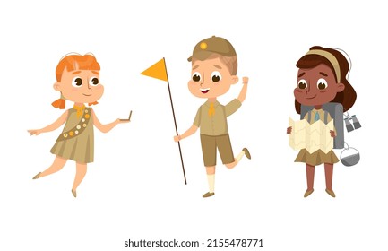 Couting Kinder unterwegs. Cute kleine Jungen und Mädchen-Scouts in Uniform mit Camping-Equipment Cartoon Vektorgrafik