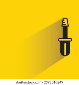 icono del destornillador con sombra sobre fondo amarillo
