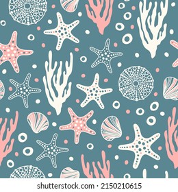 Sea shells, fossils and mollusks seamless pattern. Summer beach hand-drawn seaside vector print. Fashion textile bright multicolored illustration. Seashore elements design for fabrics, wallpaper