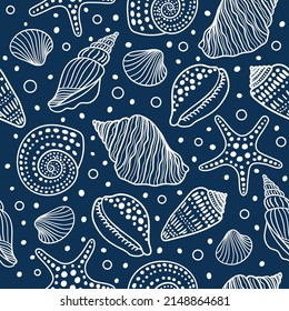 conchas marinas, fósiles, moluscos y estepas sin costura. Impresión de vectores costeros hechos a mano en la playa de verano. Colores monocromos, azules y blancos, de estilo textil. Diseño de elementos marinos para tejidos