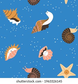 Sea shells, snails and starfish seamless pattern. Vector sea texture in cartoon style. Hand-drawn cute beach shells for baby fabric. Cute ocean repeated background.  Vector illustration