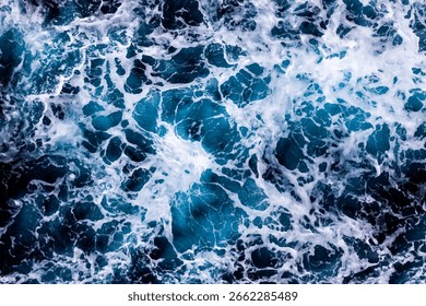 Hintergrund der Meeresoberfläche. Luftaufnahme von awesome schaumigem Wasser. Kann in Covern, Verpackungen, Plakaten, Texturen, Präsentationen, Kunst- und Designprojekten verwendet werden. Atemberaubende Vektorgrafik.