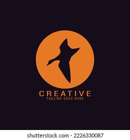 plantilla de diseño del logotipo de la gaviota volando al atardecer