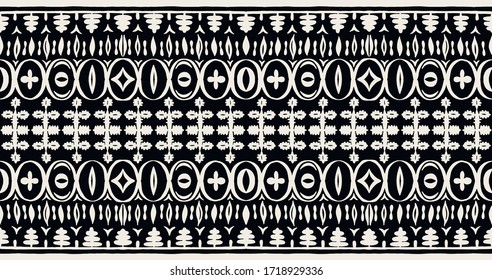 Nahtloses afrikanisches Muster. Ethnischer Teppich mit Chevronen. Stammesvektorschmuck. Aztec-Stil. Geometrisches Mosaik auf der Kachel, Majolika. Altes Interieur. Moderner Teppich. Geodruck auf Textilien. Kente Tuch.