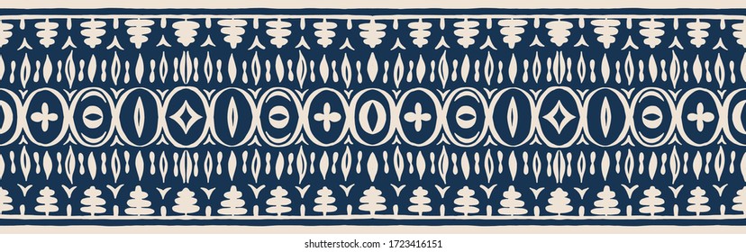 Patrón africano sin problemas. Alfombra étnica con chevrons. Ornamento vectorial tribal. Estilo azteca. Mosaico geométrico en la pieza, majólica. Interior antiguo. Alfombra moderna. Impresión geográfica en textiles. Ropa Kente.