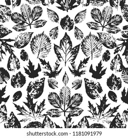 Seamless autumn pattern  with leaves. Hand Drawn Background. 