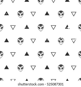 Seamless Background With Aliens. Faces Of Aliens On White Background. Repeated Pattern. It Can Be Used As Wallpaper, Upholstery, Wrapping, Fabric Or Your Design.