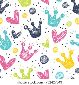 Seamless background with multi-colored crowns and hearts.

