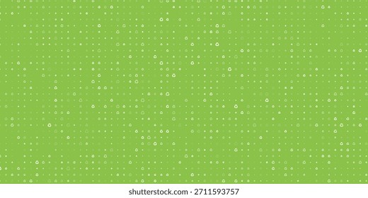 Patrón de fondo sin fisuras de símbolos de reciclaje blancos uniformemente espaciados de diferentes tamaños y opacidad. Ilustración vectorial sobre fondo verde claro con estrellas
