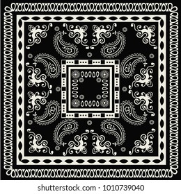 SEAMLESS BANDANA PRINT