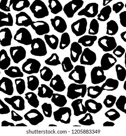 Seamless black and white leopard pattern. Animal skin grunge texture. Vector illustration.
