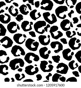 Seamless black and white leopard pattern. Animal skin grunge texture. Vector illustration.