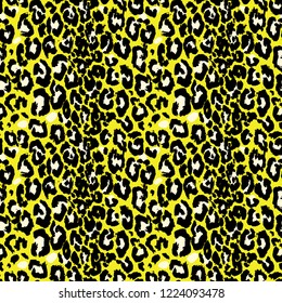 Seamless black and yellow leopard pattern. Animal skin grunge texture. Vector illustration.
