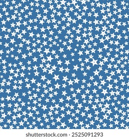 Nahtloser blauer Hintergrund mit zarten weißen Blumen
