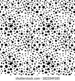 Seamless cheetah skin pattern. Endless hand drawn cheetah leopard texture for print, fabric, textile, wallpaper. Trendy jungle animal design. Artistic vector EPS10 black and white cat fur illustration