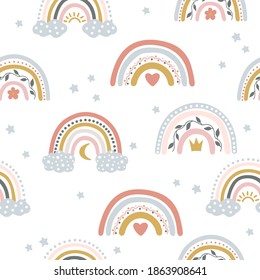 Nahtlose kindliche Muster mit Regenbögen, Herzen und Kronen.Kreative skandinavische Kindertextur für Stoff, Umhüllung, Textilien, Tapeten, Kleidung. Vektorgrafik. Skandinavischer Druck. 