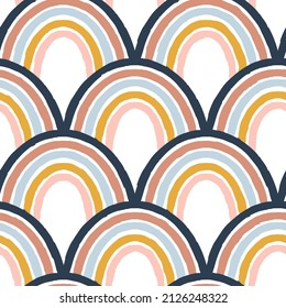 Patrón de arcos geométricos brillantes de colores diferentes en un fondo blanco para los niños sin inconveniente.