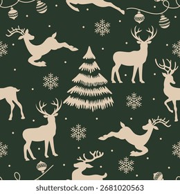 Nahtloses Weihnachtsmuster mit Rentieren, Schneeflocken und Tannen auf dunkelgrünem Hintergrund.