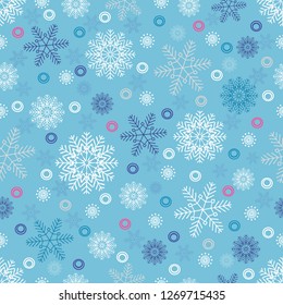 Seamless Christmas pattern with a pattern of snowflakes.
