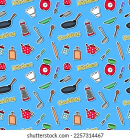Impresionante patrón lindo con pegatinas de utensilios de cocina pintadas a mano en fondo azul. Papel envuelto, servilleta o diseño textil con herramientas de cocina de dibujos animados. Papel de pared sin fin con cubiertos