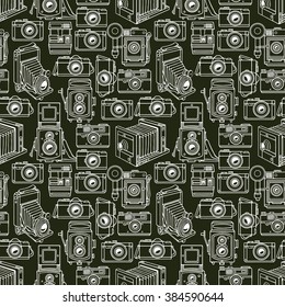 seamless with different sketch vintage cameras. hand-drawn illustration