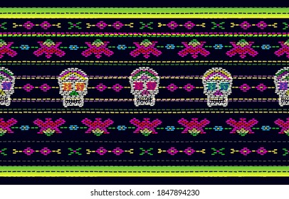 Patrón de frontera de tejido étnico mexicano sin foco con franjas coloridas y el cráneo de Catrina. Fondo de textura de rayas rectas multicolor brillante, vector. Alfombra de bordado de caoba. Día de la Muerte