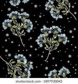 Nahtlose Blumenmuster mit blühenden Zweigen der Plumbago capensis Pflanze unter Schneeflocken. Saisonale Winterkunst mit blauen Blumen.
