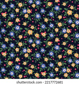 Patrón floral sin foco, tieso tierno con bonito prado de verano, flores pequeñas, hojas en arreglos de libertad. Diseño de fondo floral con flores pequeñas. Ilustración botánica vectorial.