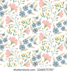 Nahtlose Blumenmuster, süßer, düster Druck mit feinen pflanzlichen Stoffen in Pastellfarben. Hübsches botanisches Design mit handgezeichnet gezogenem Wildgarten: kleine Blumen, Äste, Blätter auf weißem Hintergrund. Vektorgrafik.