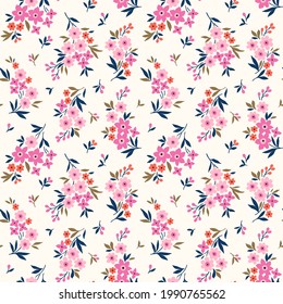 Patrón floral sin foco. El fondo marrón de las flores rosadas pequeñas. Flores a pequeña escala diseminadas por un fondo blanco. Vector de material para imprimir en superficies y diseño web.