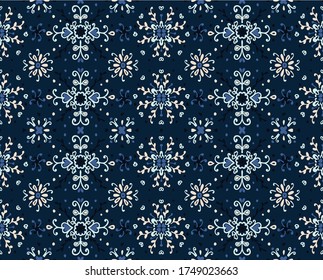 Flores y hojas folclóricas sin foco. bordado de flores. Patrón de Talavera. Papeleo indio. Ornamento turco. Origen étnico español. Papel de fondo mediterráneo impecable.
