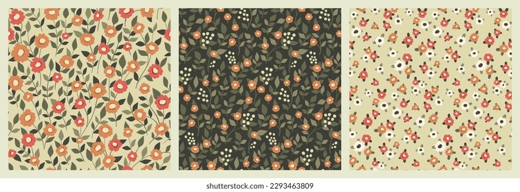 Nahtlose Blumenmuster, freier Farbdruck mit winzigen Blumen im Set. Geräumiges botanisches Gewebe oder Papierdesign mit hübscher Wiese: kleine Blumen, Blätter, Zweige in natürlichen Farben. Vektorgrafik