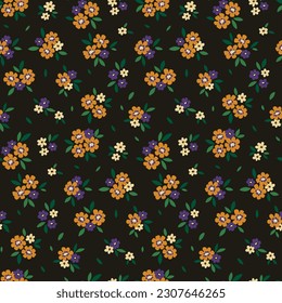 Patrón floral sin foco, huella de color marrón de la libertad con pequeñas plantas dibujadas a mano. Tejido botánico rústico o diseño de papel: flores lindas, hojas, bonitos ramos sobre un fondo oscuro. Ilustración del vector