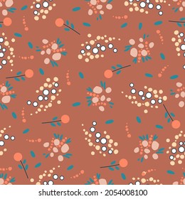 Patrón floral sin foco sobre un fondo de arcilla. Primitivo, flores pequeñas, hojas, puntos, círculos. Incluye elementos naranja, turquesa y beige. Diseño plano, vector.